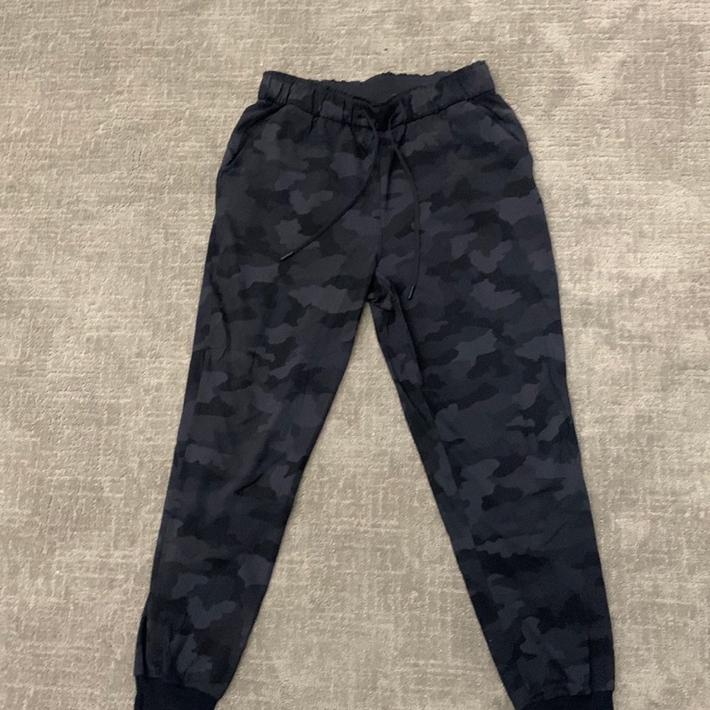 Lulu lemon joggers- size 10